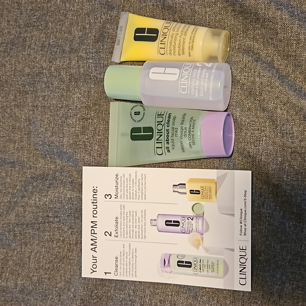 New Clinique 3 piece skincare travel set